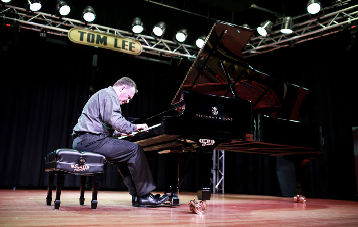 温馨的夜晚,近距离的聆听Mark Anderson