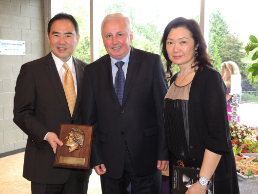 通利琴行總裁李敬成接受波蘭政府獎章