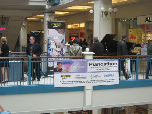「奇蹟鋼琴籌款馬拉松」為大衛。彿斯特基金會籌善款
